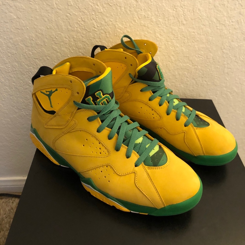 UNIVERSITY OF OREGON ROSE BOWL JORDANS worn once
